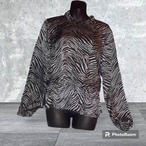 Womens Size Large Nwt Blouse. Silver and Black.